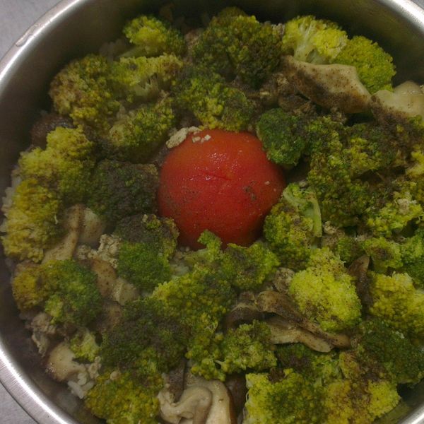 整個番茄飯*便宜電鍋料理 : 鄧櫻梅一起做