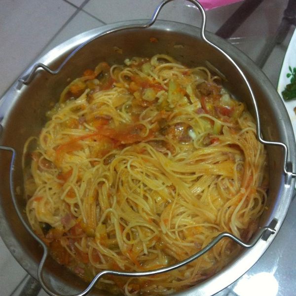電鍋做整顆番茄義大利麵：Cindy 一起做