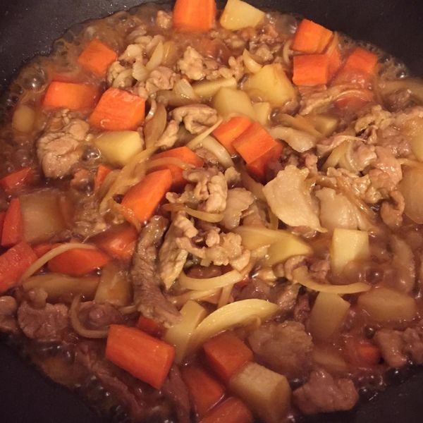 馬鈴薯燉肉（肉じゃが）：Wei Shan Kao 一起做