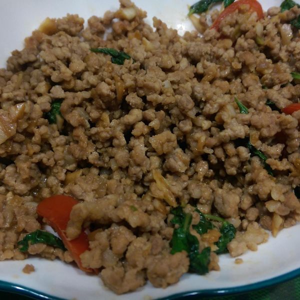 扒完三碗飯! 泰式打拋豬 食譜 : 神隱一起做