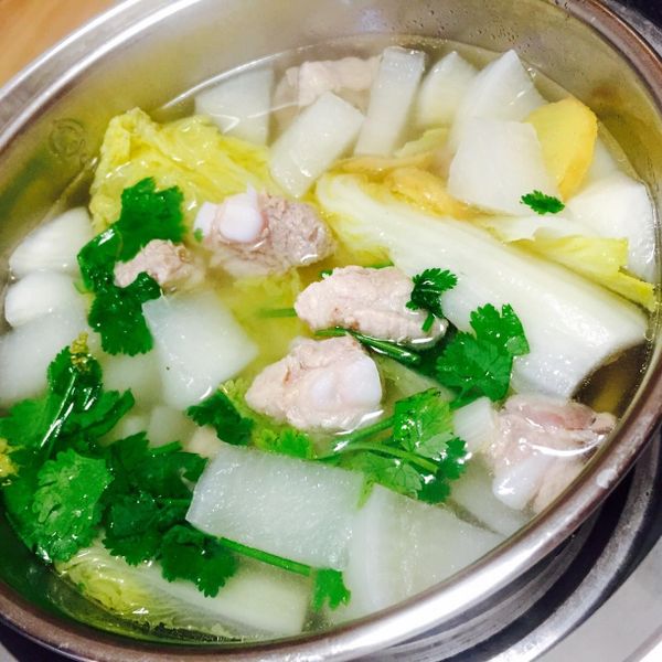 電鍋蘿蔔排骨湯：何小美 一起做