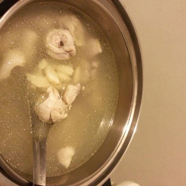 蒜頭雞湯 : 黃依珊一起做