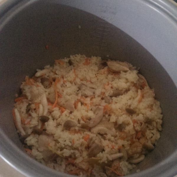 簡單版麻油雞菇菇炊飯 : 妮雅一起做