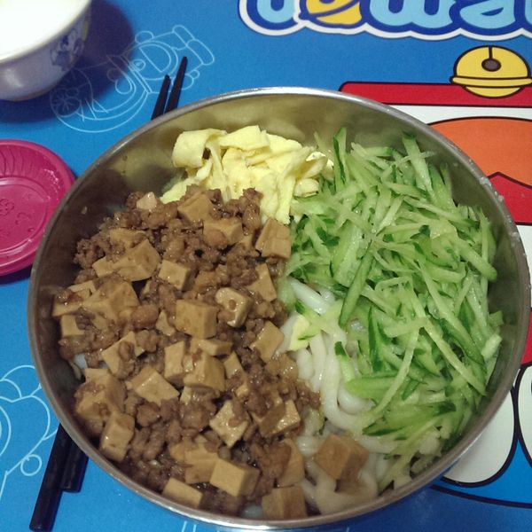 眷村炸醬麵：小白 一起做