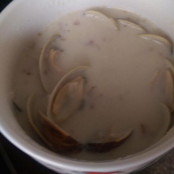 蛤蜊巧達濃湯-免果汁機攪打【光泉鮮乳】：萱庭兒 一起做