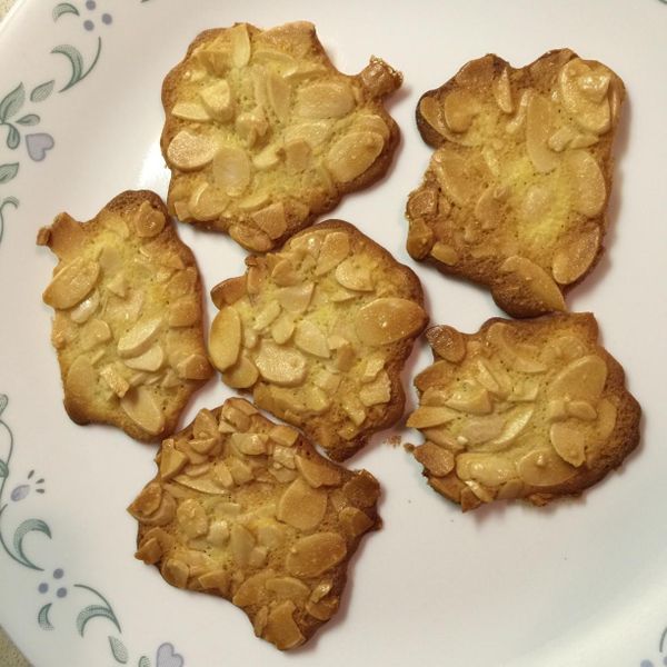 【烤箱甜點】一次就成功的杏仁瓦片：小笼包恰恰 一起做