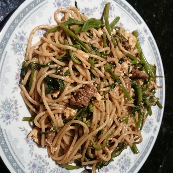 沙茶牛肉炒麵 : Stephanie一起做