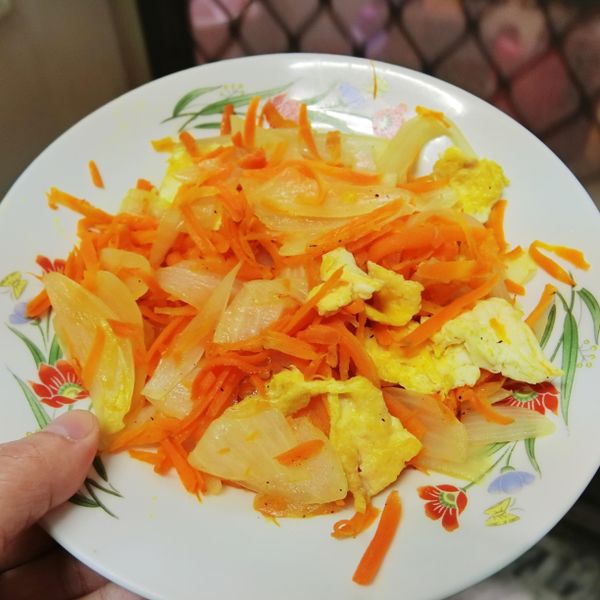 紅蘿蔔炒滑蛋：Yingchu Chung 一起做