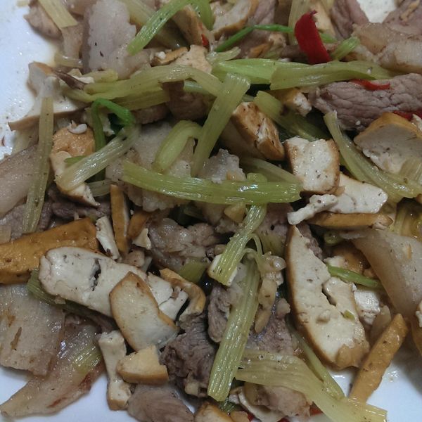 芹菜炒肉絲 : Bass Chen一起做