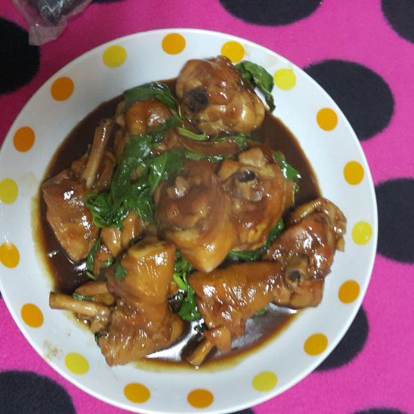 三杯雞。扒完三碗飯! 簡單得不得了~ : 邱珮涵一起做