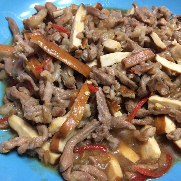 婆婆也誇獎。超簡單的豆干炒肉絲 !：Amity Ho 一起做