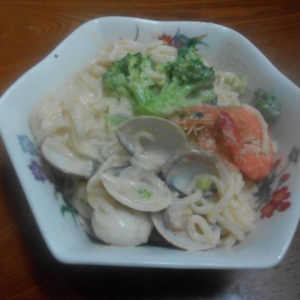 ♥開動with Kat♥海鮮白醬義大利麵 : 鬼咩咩一起做