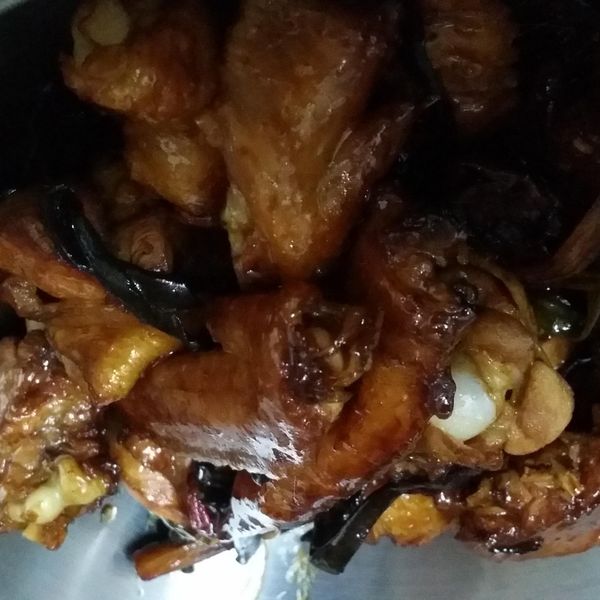 话梅燜鸡翼:Lim Bee Lae 一起做