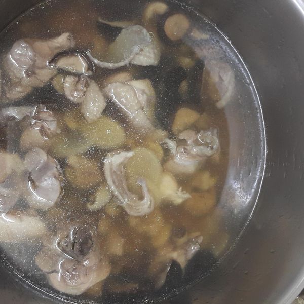 香菇栗子雞湯 : 江俐靜一起做
