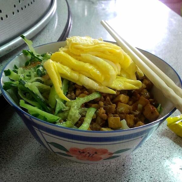 眷村炸醬麵 : 何佩臻一起做