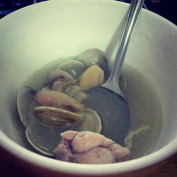 蒜頭蛤蜊雞湯：Xiuling Guo 一起做