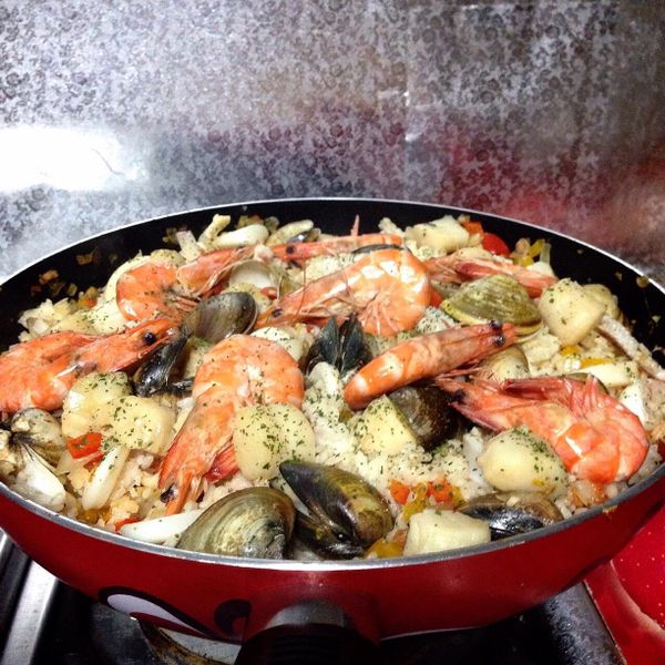 料理甜甜圈《異國料理家常菜》西班牙海鮮飯：charlene 一起做