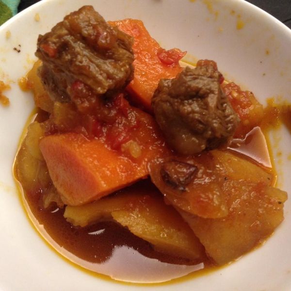 番茄燉牛肉  ＊燉牛肉3 : 黃小牛一起做