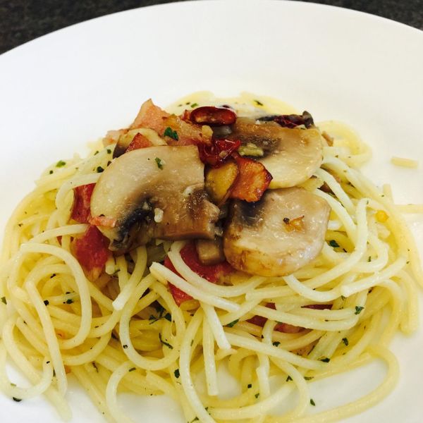 蒜香義大利麵(6人份)：Becky 一起做