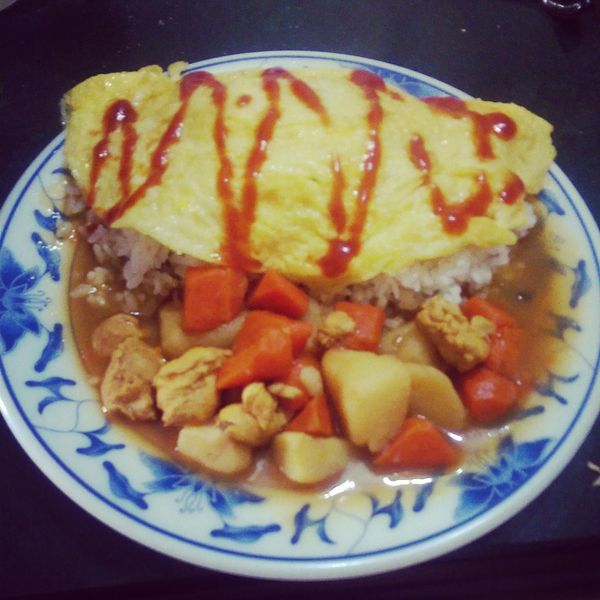 咖哩蛋包飯：毛毛 一起做