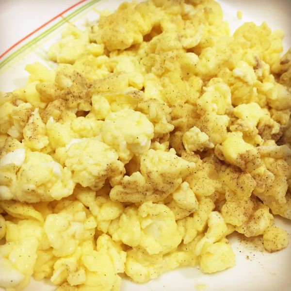 英式炒蛋 Scrambled Eggs：Yaya 一起做