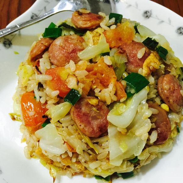 蕃茄臘腸炒飯：Lan-lan  Chung 一起做