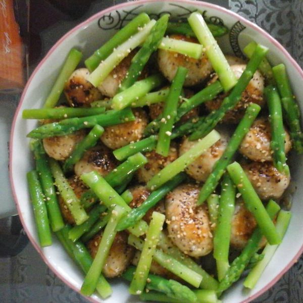 香煎蘑菇佐綠蘆筍洋蔥：蔡淑雅 一起做