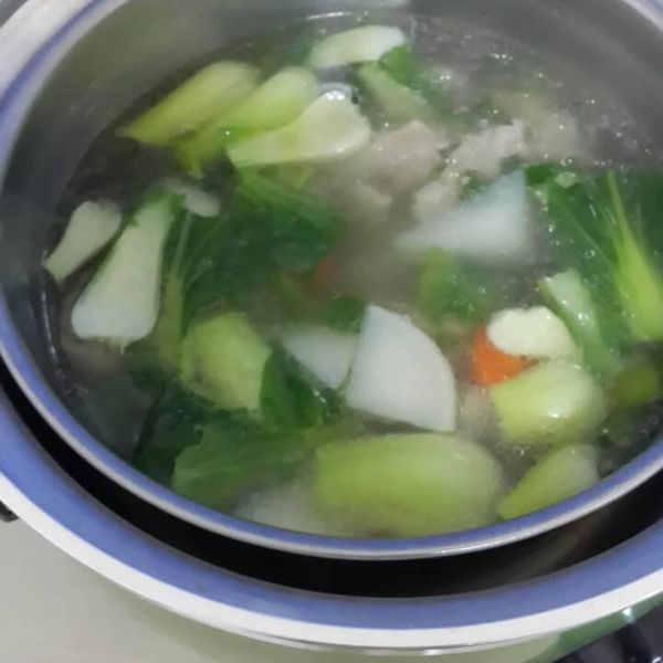 電鍋蘿蔔排骨湯：Yu-Jyun Lin 一起做