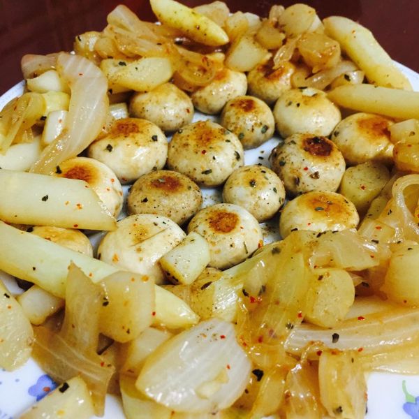 香煎蘑菇佐綠蘆筍洋蔥：黃詩涵 一起做