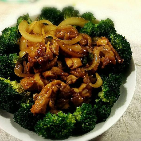 醬炒洋蔥雞腿肉 : 妮雅一起做