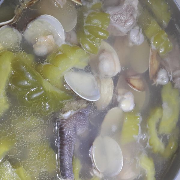 【東煮】成人的食物鳳梨苦瓜雞湯 pinapple bitter melon chicken soup : Amber Chang一起做