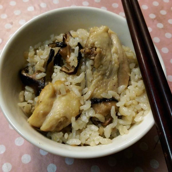 用電鍋煮"麻油雞飯"~香氣誘人好美味!!：Arlene Wu 一起做
