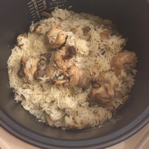 用電鍋煮"麻油雞飯"~香氣誘人好美味!!：angeli 一起做