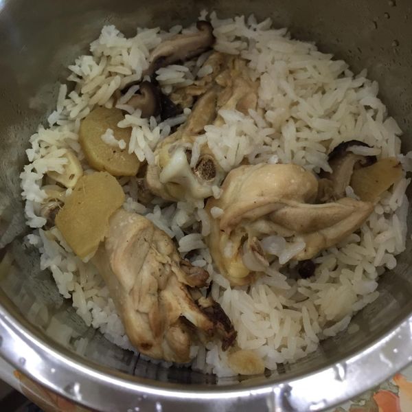 用電鍋煮"麻油雞飯"~香氣誘人好美味!!：vicky0217 一起做