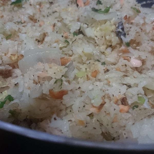 鮭魚炒飯：yazi 一起做