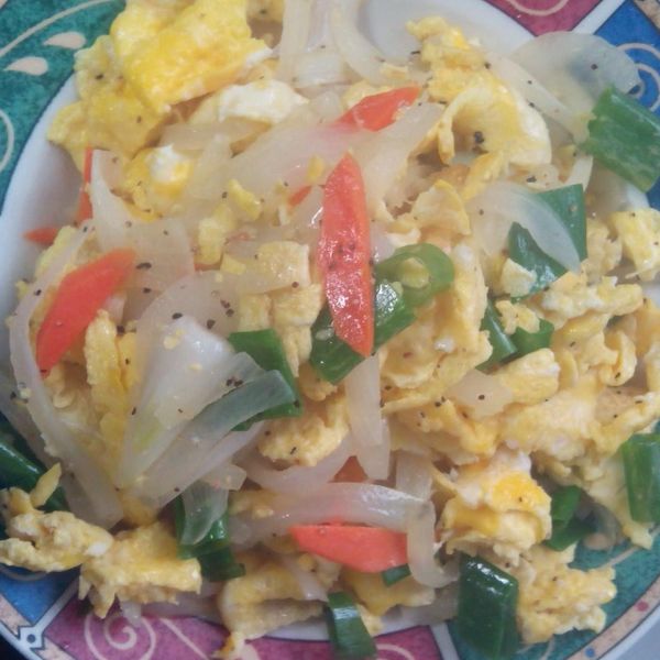 洋蔥炒蛋 : Natasha  Lee一起做