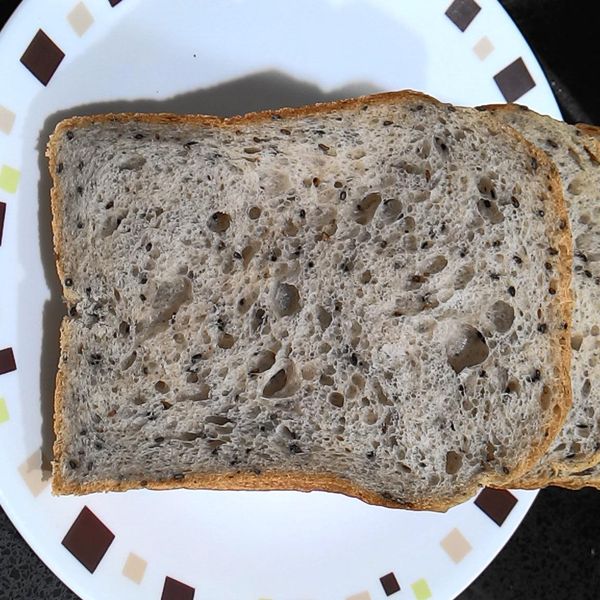 法國芝麻堅果土司-麵包機食譜：蘇玉鳳 一起做