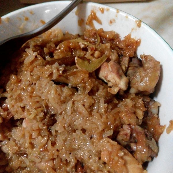 用電鍋煮"麻油雞飯"~香氣誘人好美味!!：靜文許 一起做