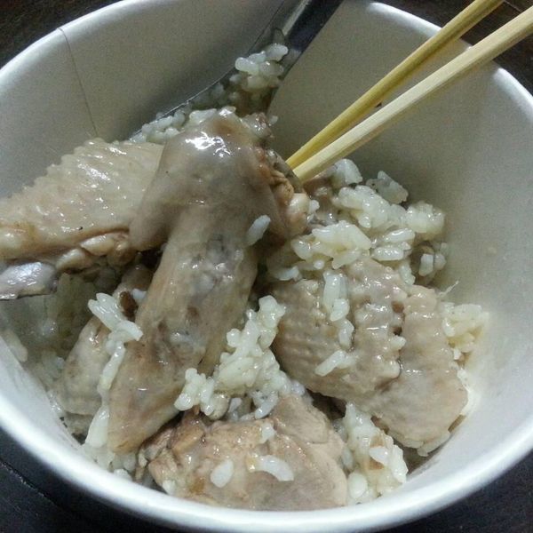 用電鍋煮"麻油雞飯"~香氣誘人好美味!!：何佳玲 一起做