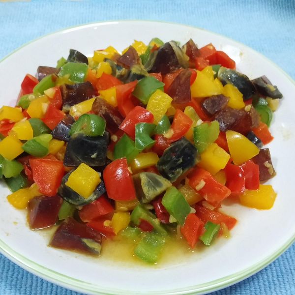 青椒炒皮蛋:Jojofen Fen 一起做