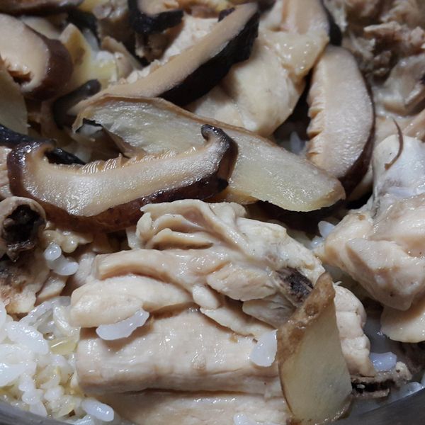 用電鍋煮"麻油雞飯"~香氣誘人好美味!!：Miuca Yeh 一起做