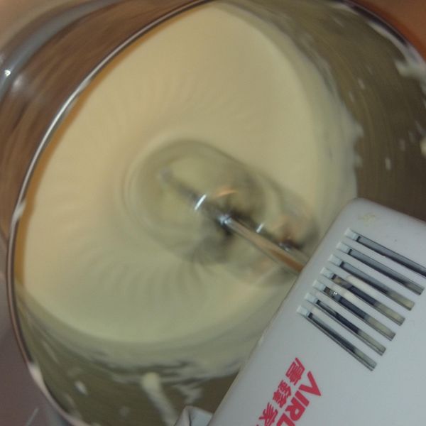 影音示範 如何打發鮮奶油 香醍鮮奶油:周榆真 一起做