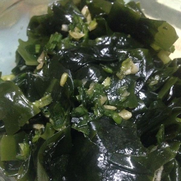 涼拌海帶芽：一棻 一起做