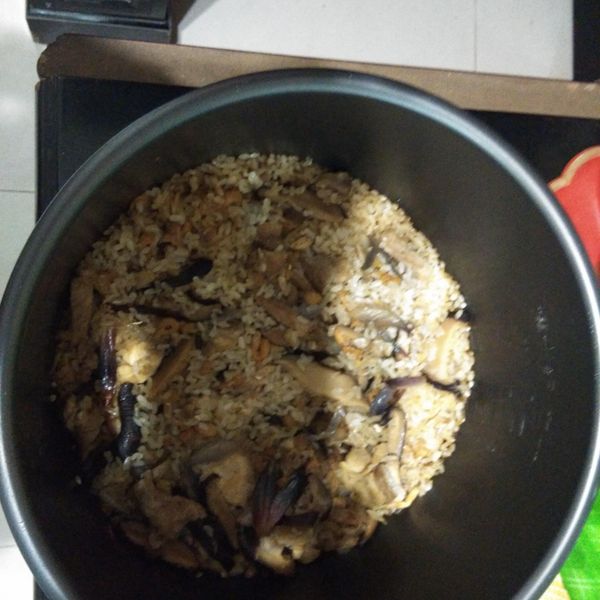 電子鍋~麻油雞油飯 : 廖妤庭一起做