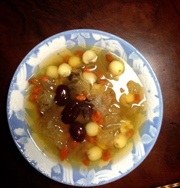 冰糖銀耳蓮子湯 : Yia Hwei一起做