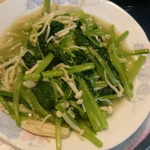 菠菜炒金針菇 : 胡惠鈞一起做