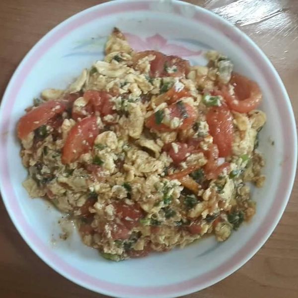 [先炒蕃茄的 ~~"蕃茄炒蛋"]Cynthia廚藝生活 : 翁寧妤一起做