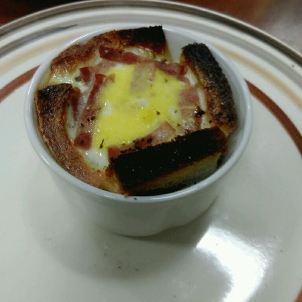 吐司烤蛋盅：何依倩 一起做