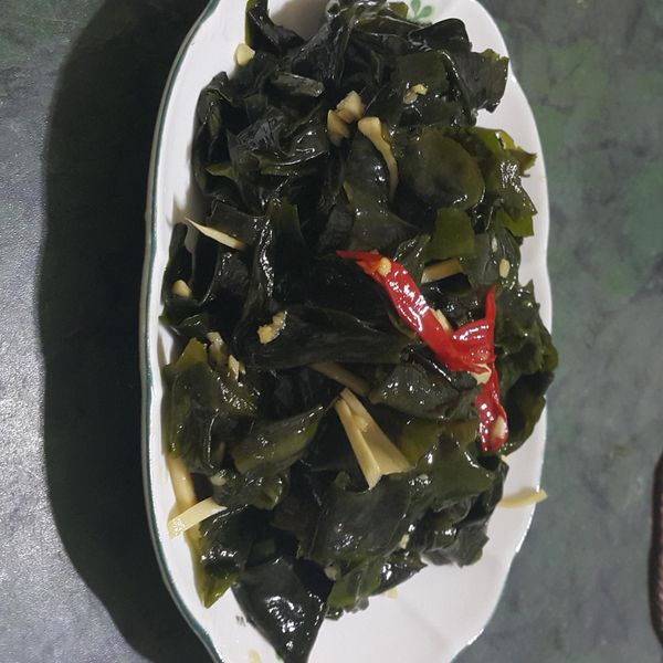 涼拌海帶芽：張玉芬 一起做