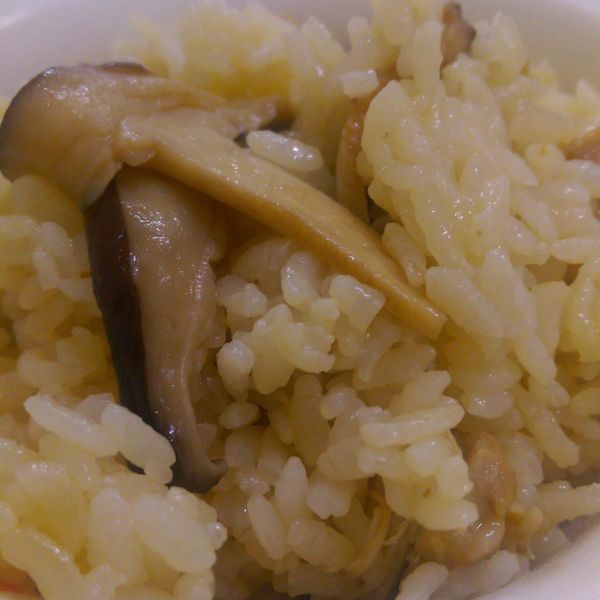 用電鍋煮"麻油雞飯"~香氣誘人好美味!!：Kelly Chang 一起做